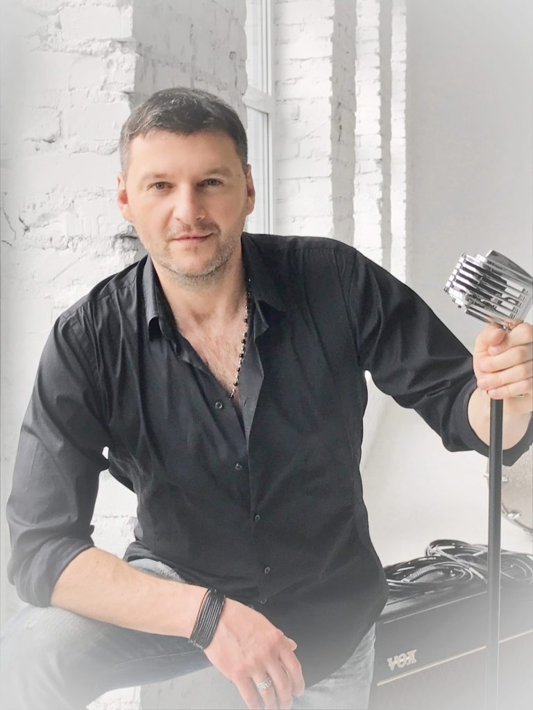 Святкові вітання з нагоди другої річниці виходу в ефір мистецької програми «Час української пісні» , створеної на Ethno Fm Radio
