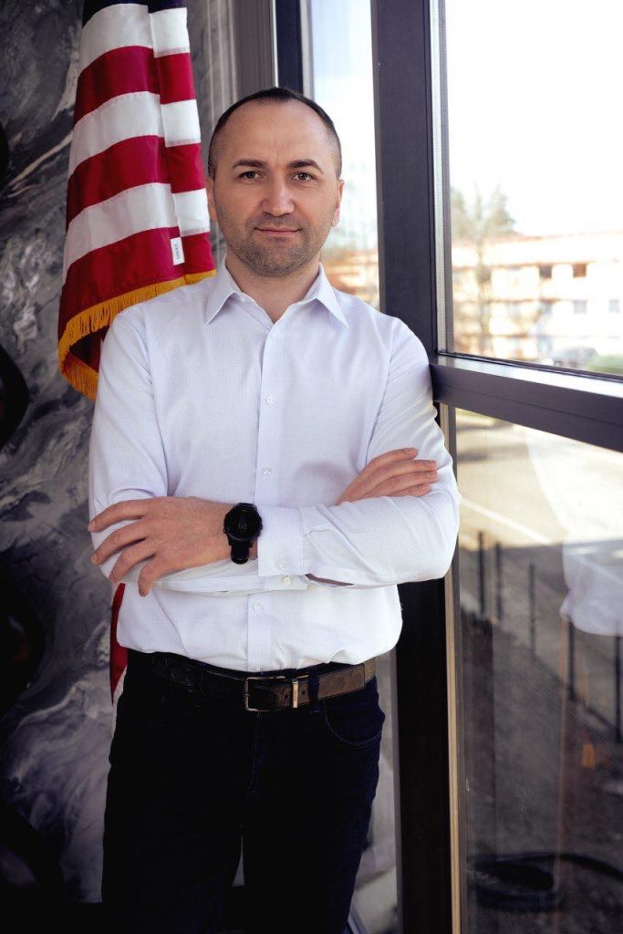 Святкове вітання від президента “ Ukrainian American House” Володимира Скоця