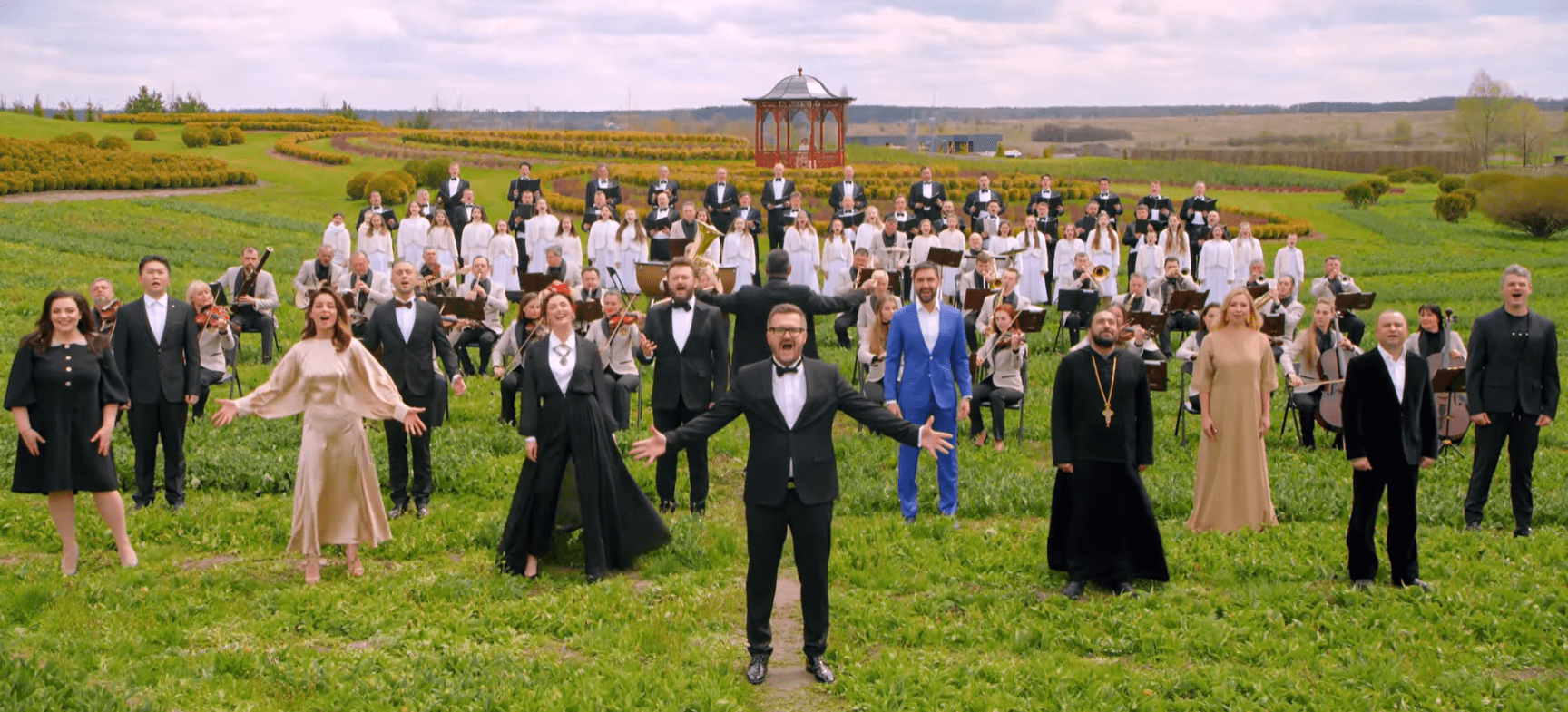 Понад 120 українських музикантів виконали «Христос Воскрес» дванадцятьма мовами (Відео)