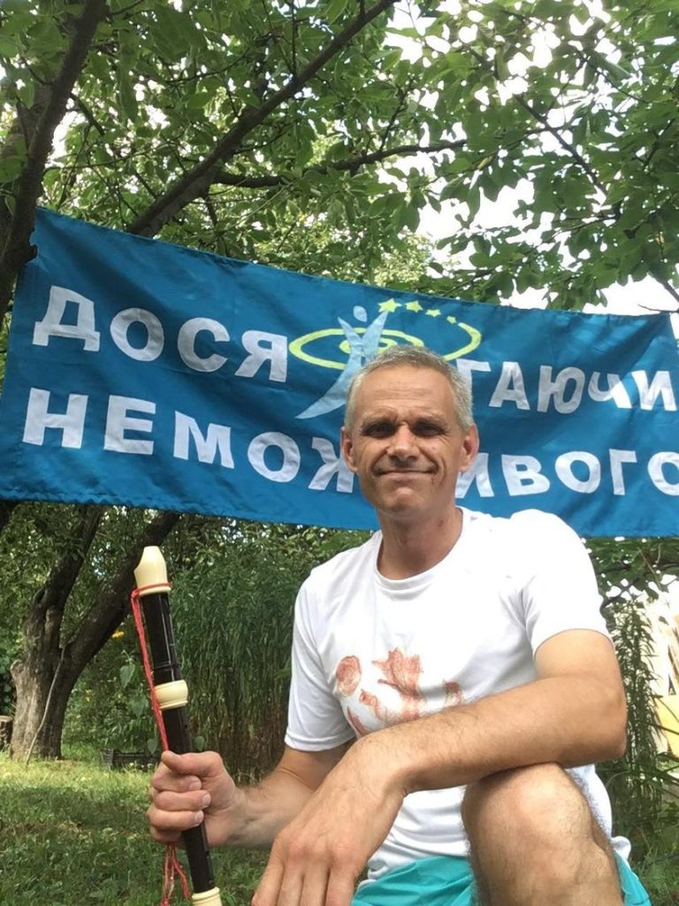 Українець встановив рекорд, здійснивши заплив на спині він грав на флейті