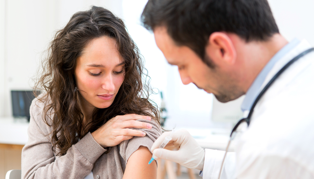Американський регулятор дав офіційний дозвіл на «бустерні» вакцини Moderna та J&J