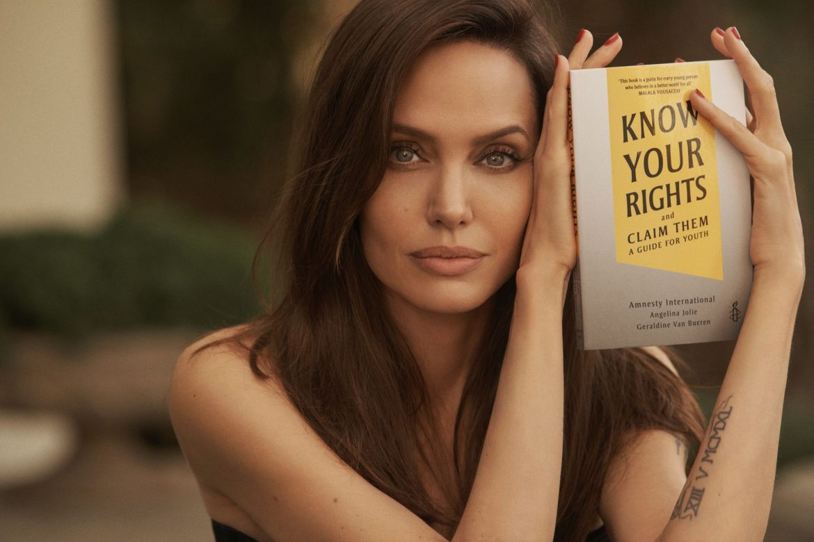 Анджеліна Джолі презентувала книгу для підлітків