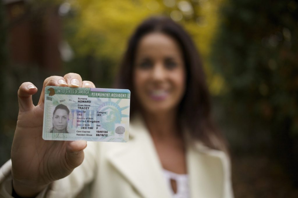 В США відновили видачі Green Card
