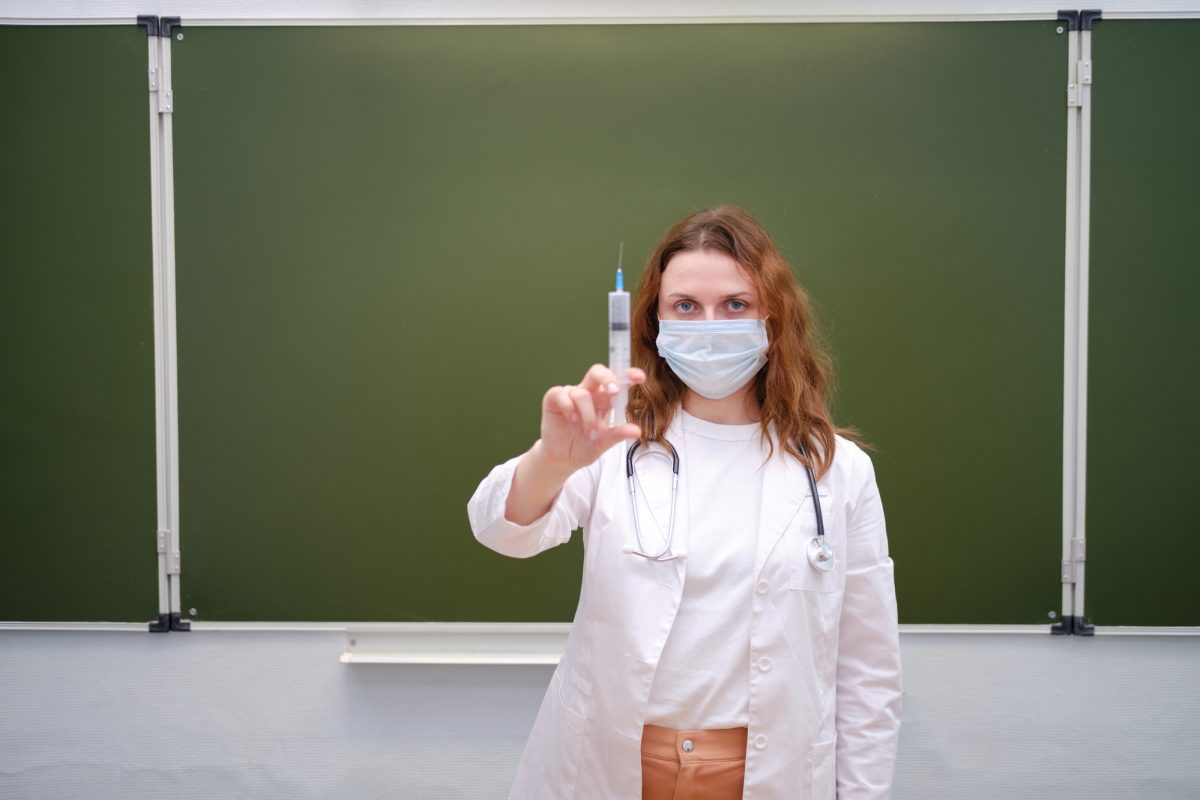 В Україні повністю вакциновано 79% освітян