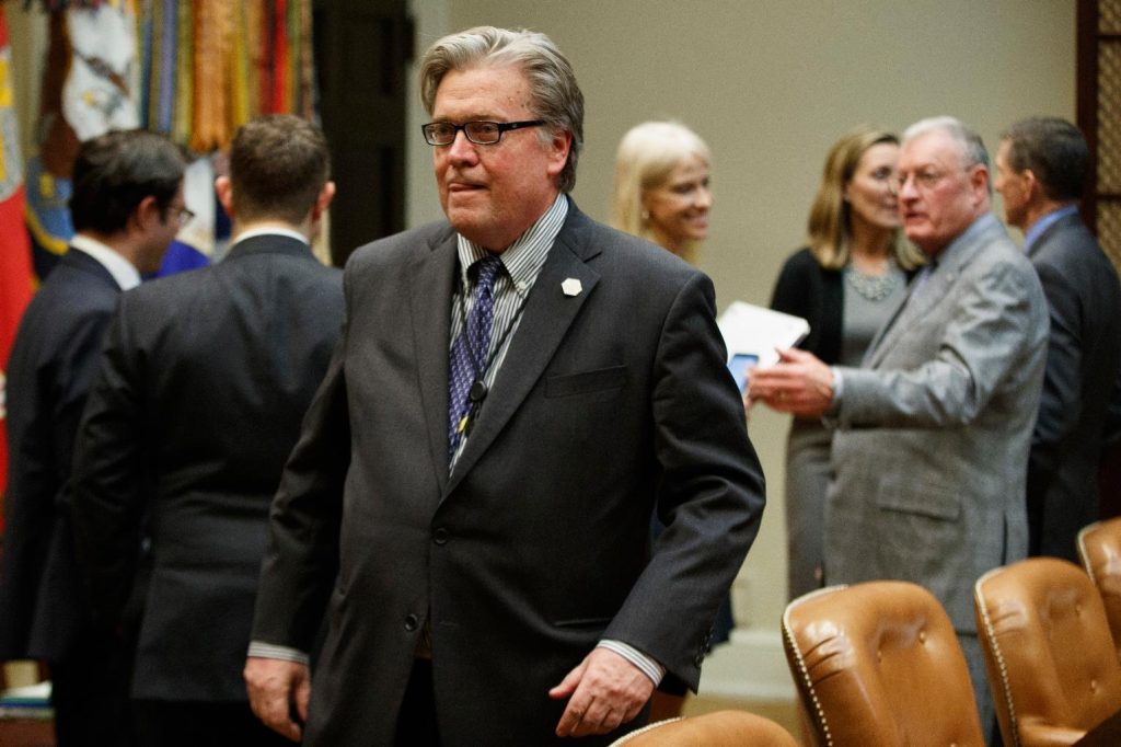 Колишній радник Трампа здався ФБР після звинувачень у неповазі до Конгресу