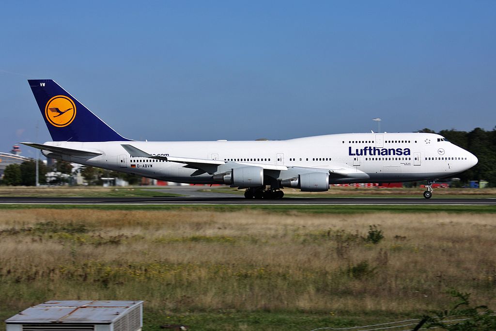 Авіакомпанія Lufthansa підтвердила перенесення вечірніх рейсів у Київ