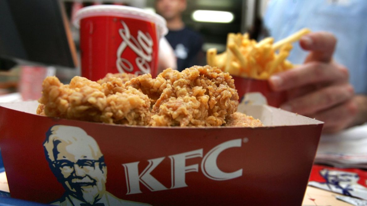 Мережа KFC готує їжу для українських військових та лікарень
