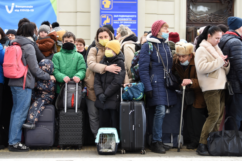 79% українців, що виїхали за кордон, планують повернутися додому