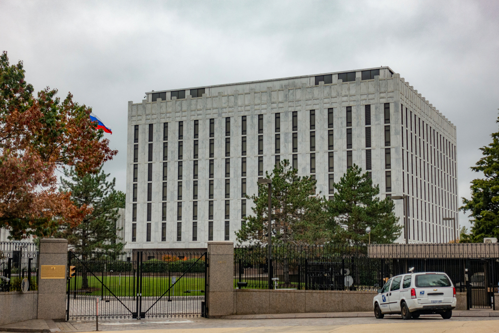 Активісти спроектували прапор України на будівлю посольства РФ у США: ВІДЕО