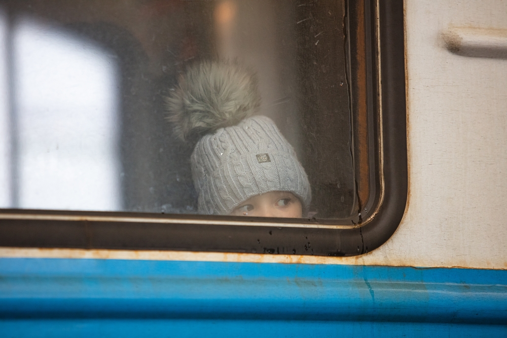 Майже дві третини українських дітей залишили власні домівки