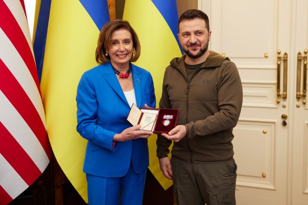 Спікер Палати представників США несподівано приїхала до Києва