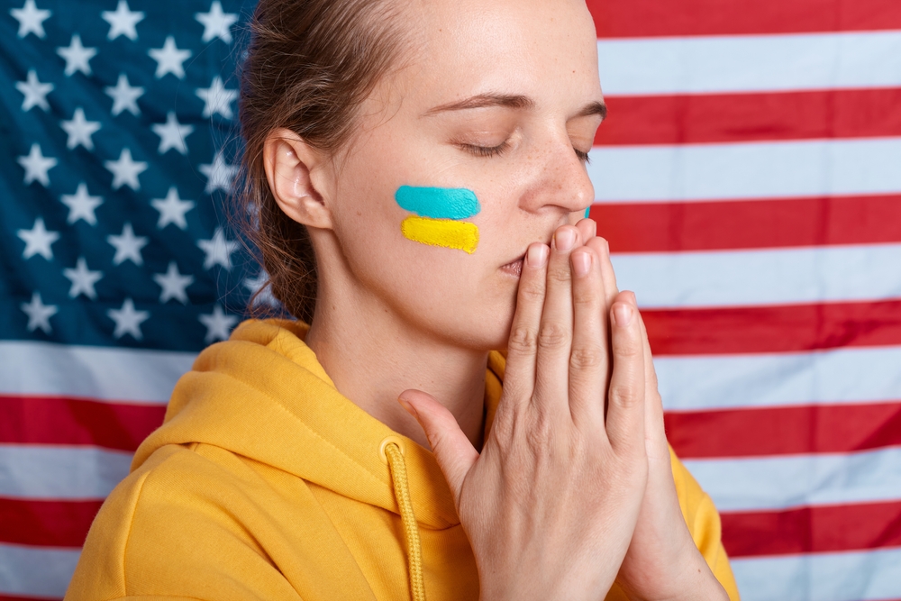 Українські американці намагаються різними способами привезти родичів до США