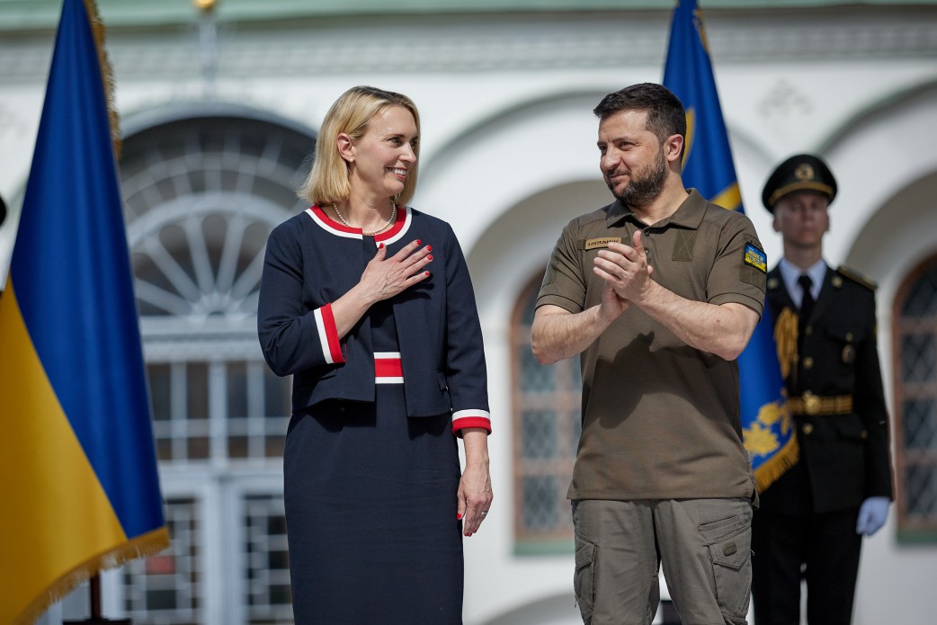 Посол США в Україні вручила вірчі грамоти президенту та пообіцяла більше зброї