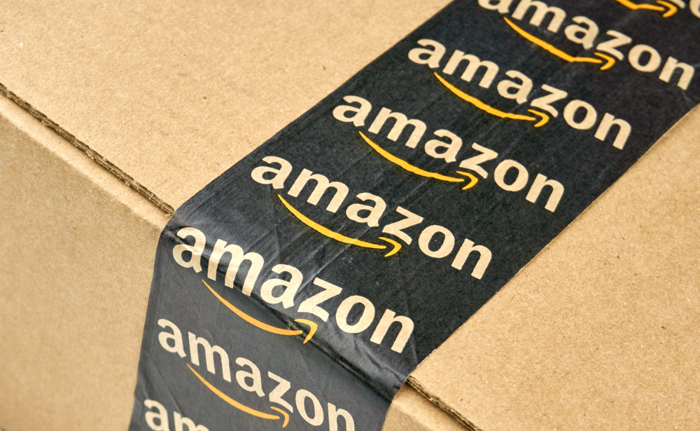 Amazon запровадила програму безкоштовної доставки речей українським сім’ям в США