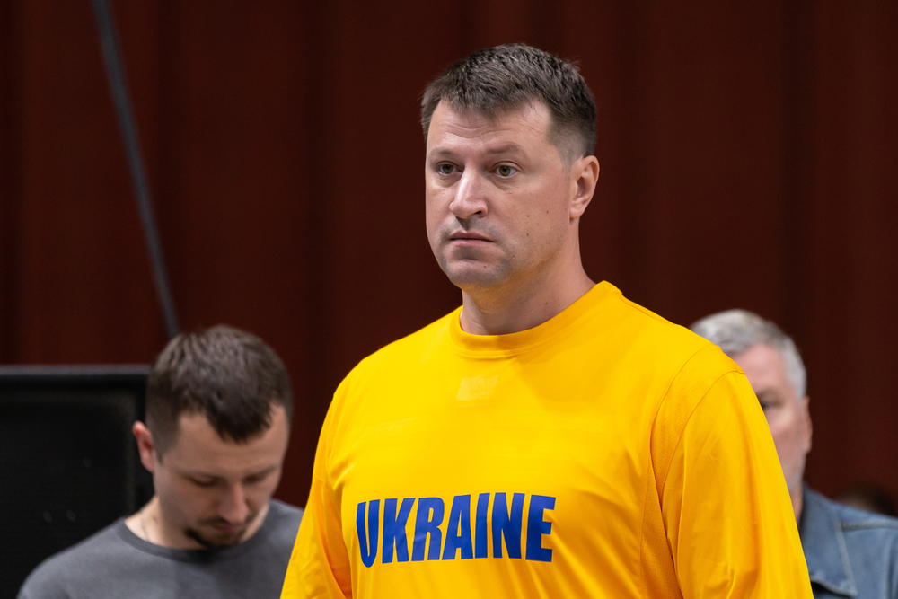 Екс-гравець каліфорнійської команди продає чемпіонські персні NBA, щоб допомогти Україні