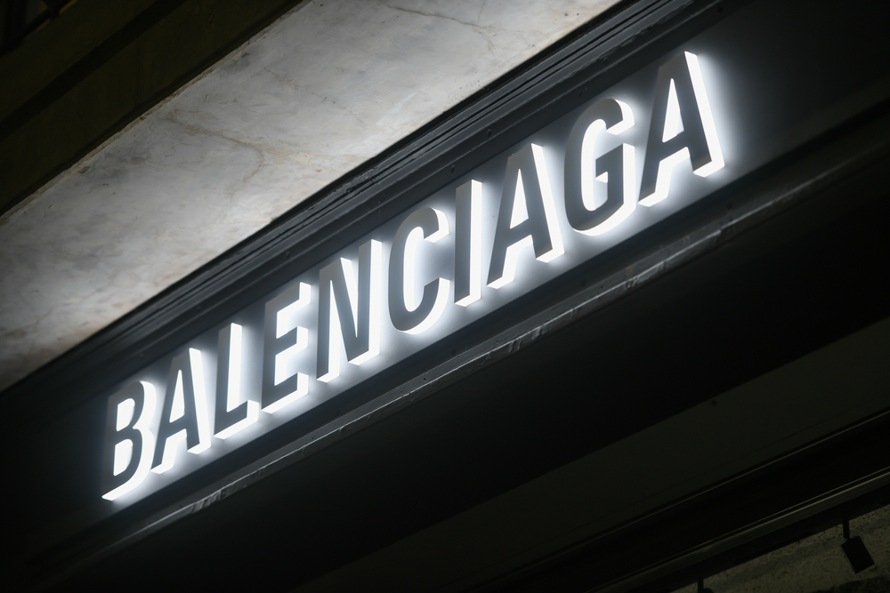 Модний бренд Balenciaga долучився до збору коштів на відновлення України