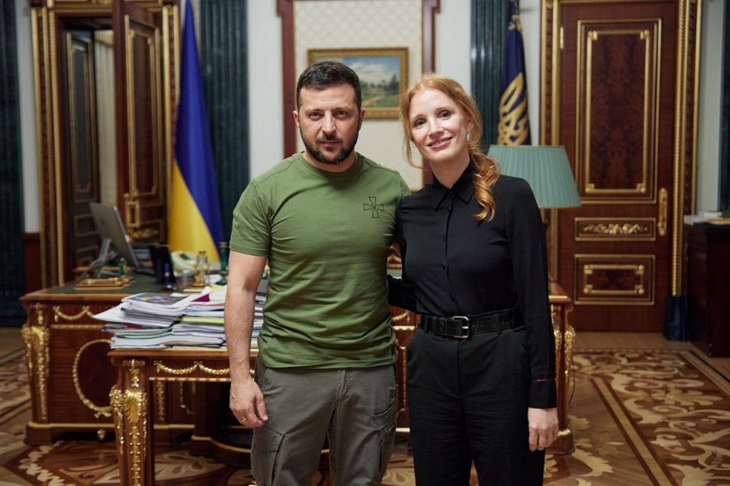 Оскароносна акторка з Сакраменто Джессіка Честейн зустрілася із Володимиром Зеленським у Києві