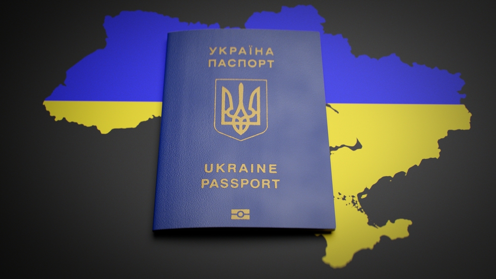 Українці віддають перевагу громадянству над іншими видами ідентичності: опитування