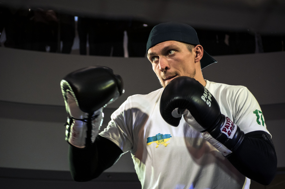 Боксер Олександр Усик зберіг титул чемпіона світу та присвятив перемогу Україні