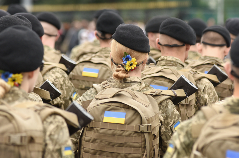 В Україні відтермінували взяття жінок на військовий облік: що відомо