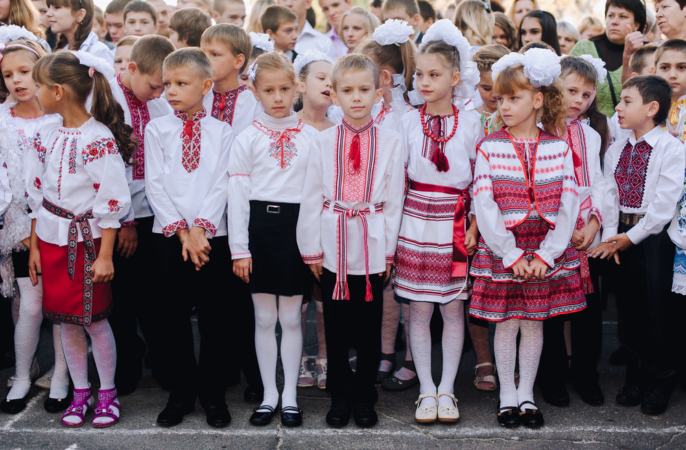 В Україні почався навчальний рік: понад половина шкіл пропонує уроки в класах
