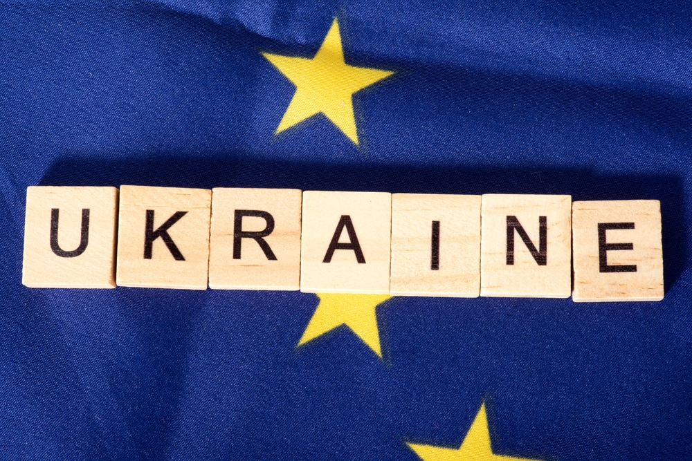 Єврокомісія продовжує право українських біженців жити та працювати в ЄС