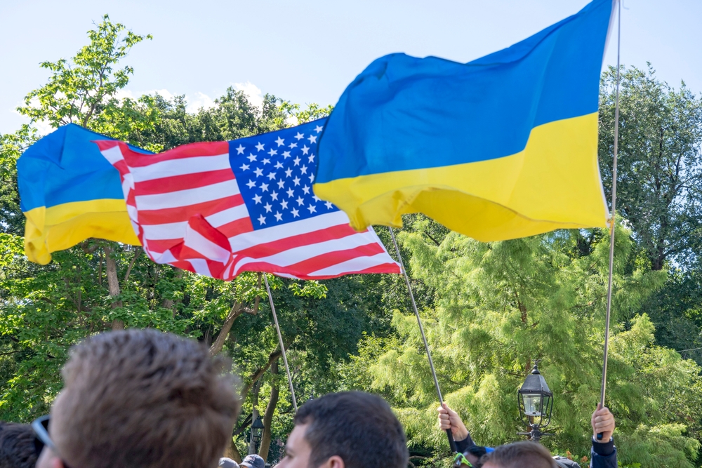 Більшість американців вважає, що США мають підтримувати Україну попри погрози Росії