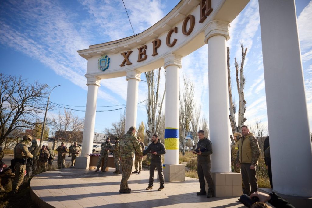 Зеленський у Херсоні висловив сподівання, що звільнення міста є «початком кінця» війни