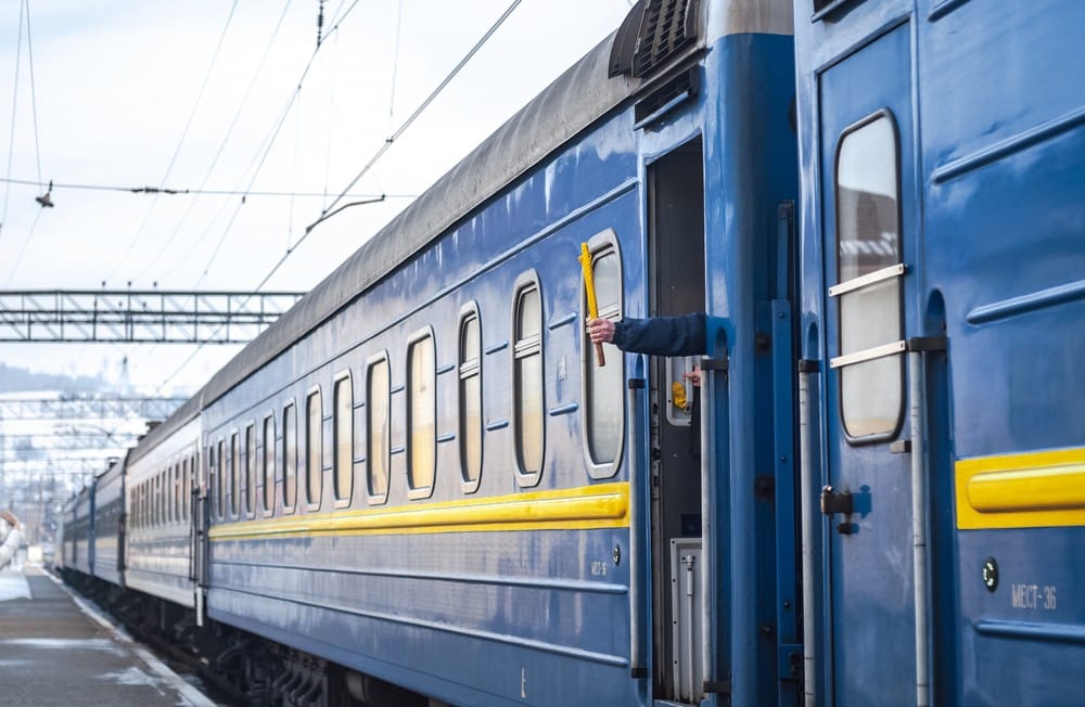Портмоне з фото Бандери та шолом для кота: що українці забувають у потягах