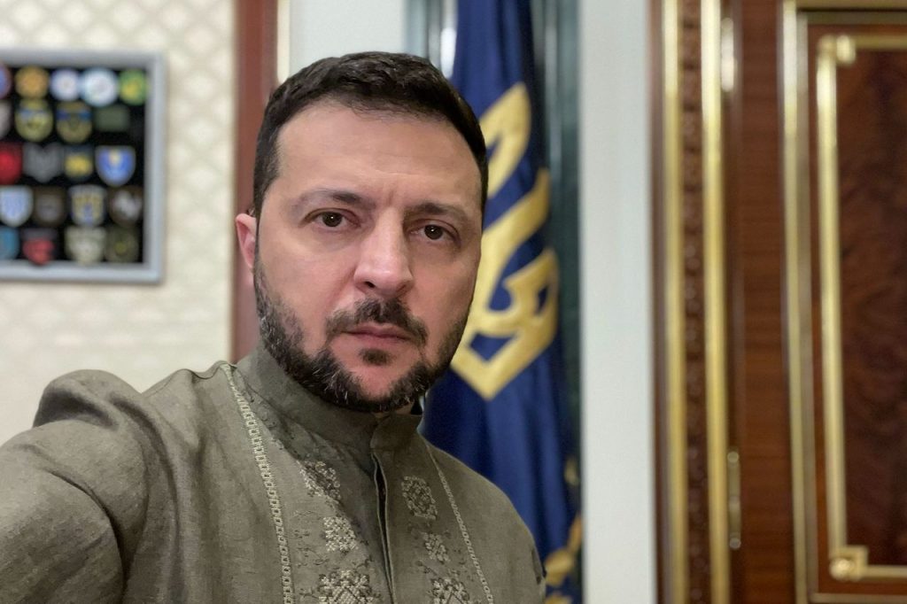 Українці святкують День вишиванки: президент виступив у особливому одягу