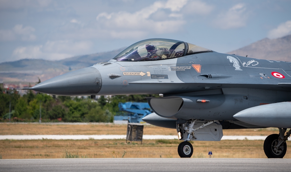 США підтримують тренування українських пілотів на літаках F-16: Байден