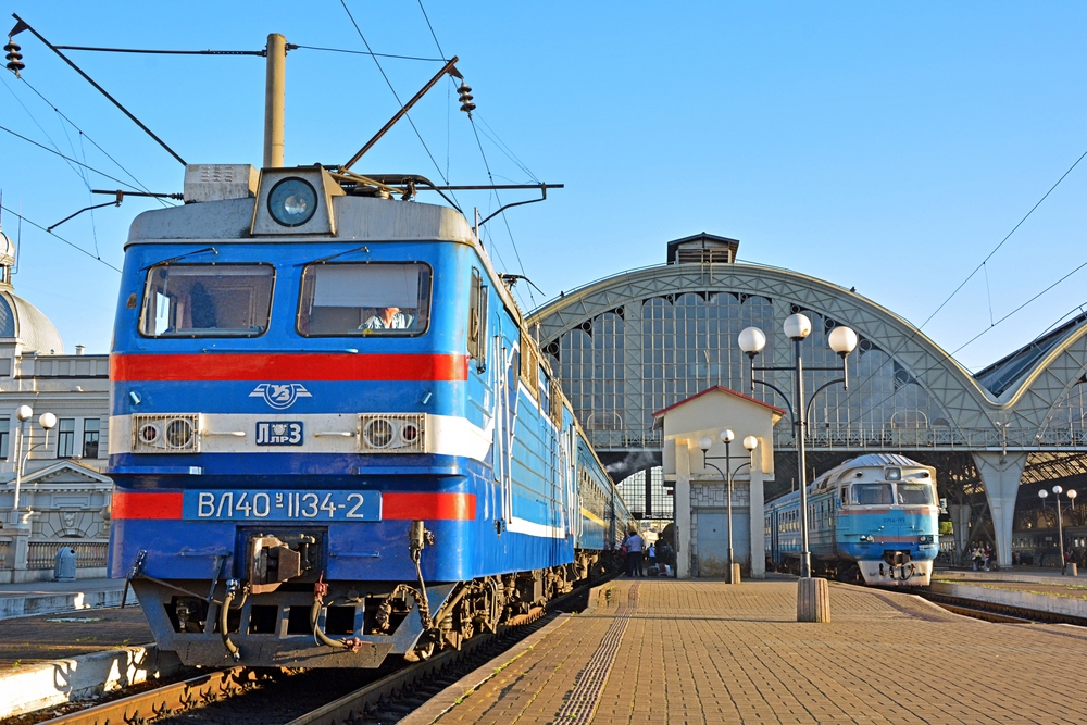 Залізні люди: обстріляний у Херсоні потяг вчасно прибув до Львова