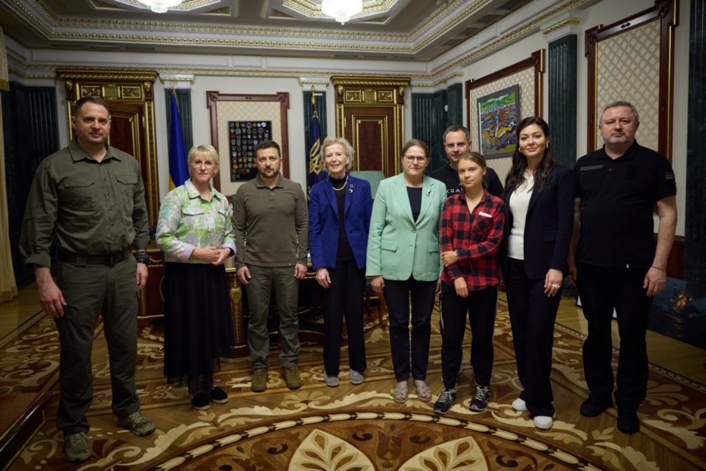 Грета Тунберг приїхала до Києва у складі робочої групи з еконаслідків війни