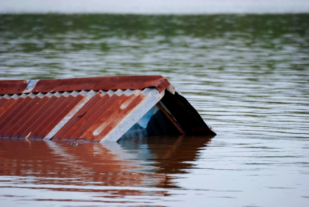 Підірвано Каховську ГЕС: вода затоплює населені пункти, тисячі людей евакуюють