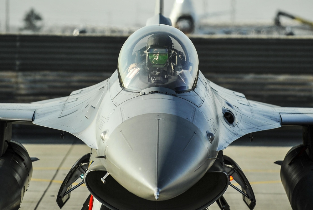 Почалася підготовка українських пілотів на літаках F-16: Столтенберг