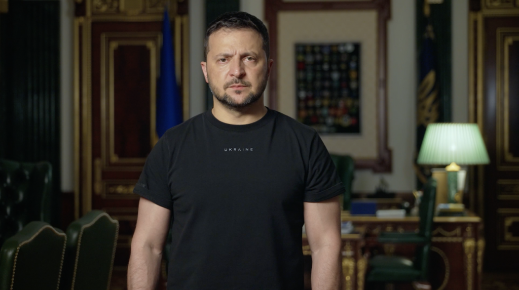 «Викликає лють»: Зеленський різко застеріг держпосадовців від зради та корупції