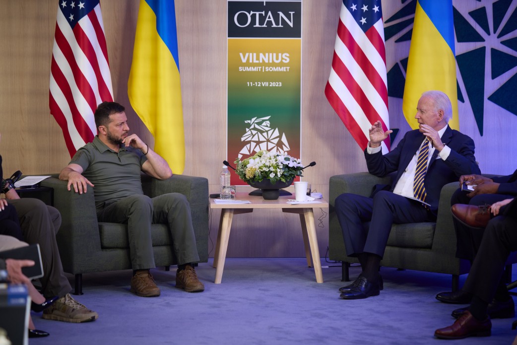 «Українці — приклад мужності для світу»: Байден та Зеленський зустрілися на саміті НАТО