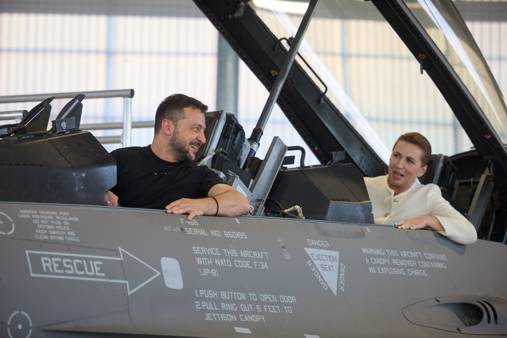 Зеленський привітав історичне постачання F-16: названо кількість винищувачів