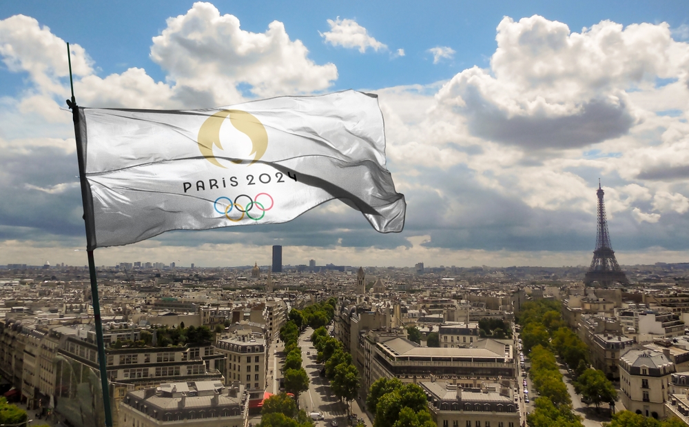 Російського прапора не може бути на Олімпіаді-2024 в Парижі: Макрон