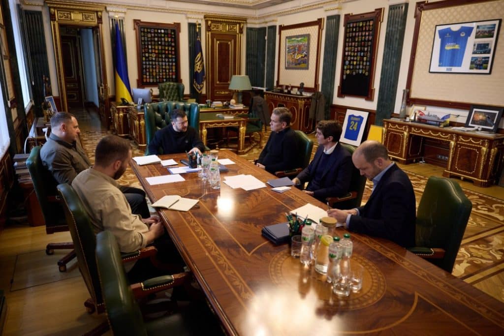 Зеленський зустрівся із гендиректором та журналістом Fox News
