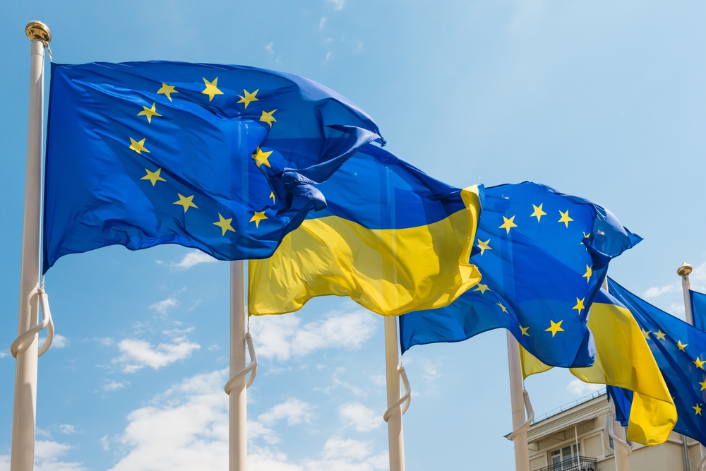 Більше європейців підтримують вступ України до ЄС, ніж виступають проти