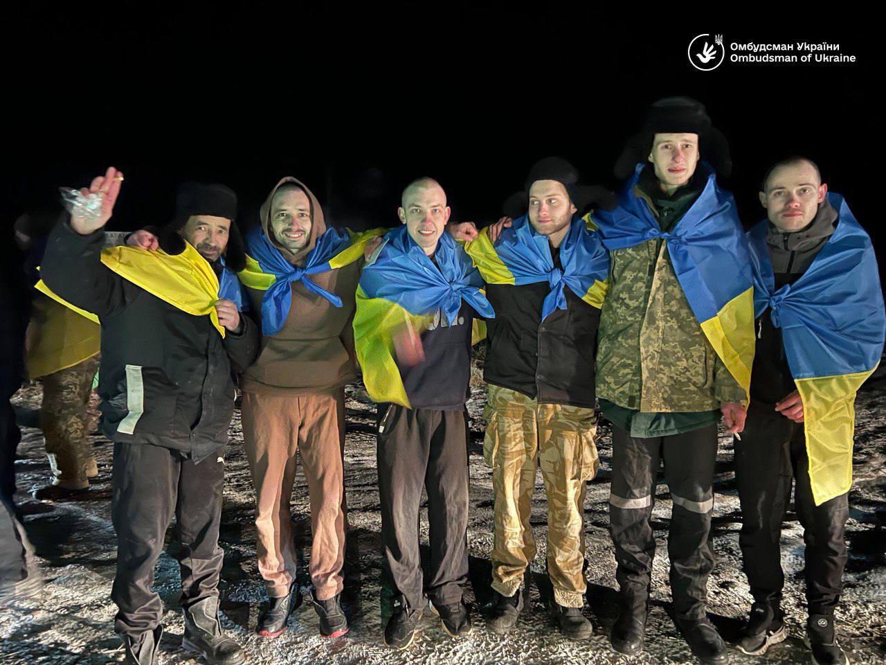 З полону повернулися 230 українців: це найбільший обмін за 22 місяці. Відео