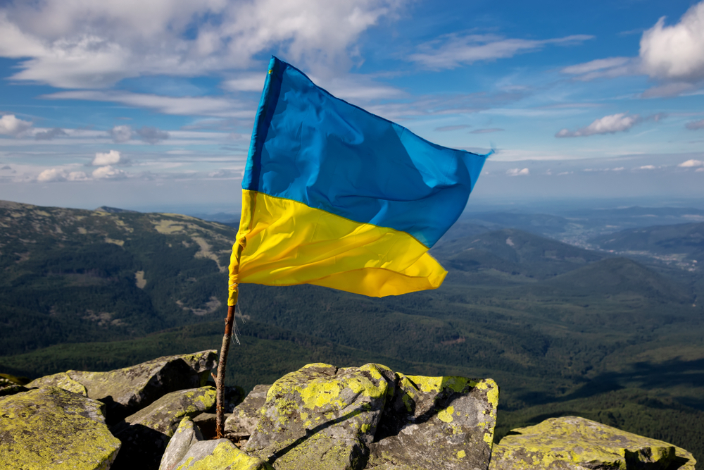 Активісти підняли прапор України на вершині гори в окупованому Криму