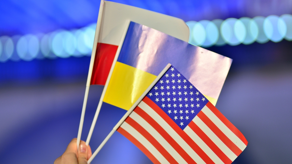 Українці дедалі менше вважають США та Польщу дружніми країнами: опитування