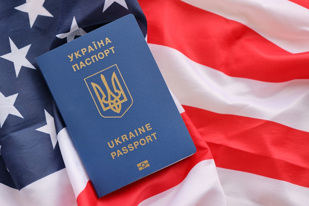 Як українцю продовжити гуманітарний пароль у США: інструкція