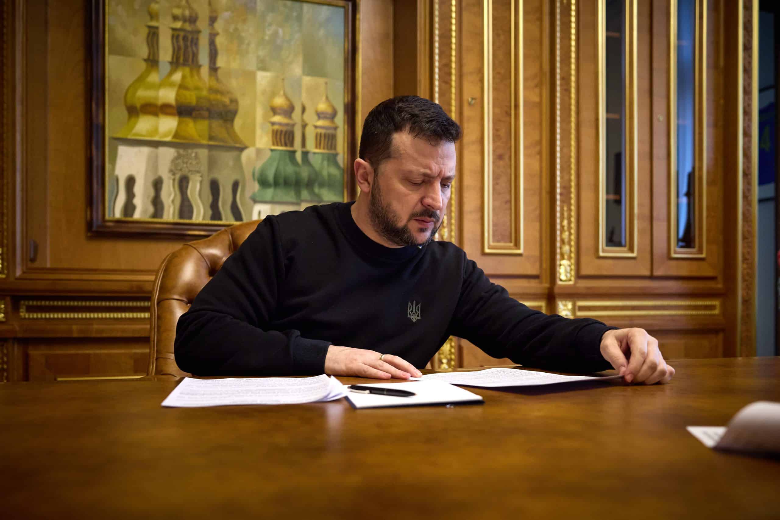 Зеленський провів телефонну розмову зі спікером Джонсоном: головне