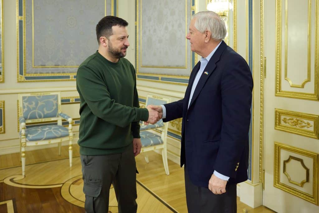 Сенатор США у Києві закликав до мобілізації молоді й боротьби навіть без підтримки США