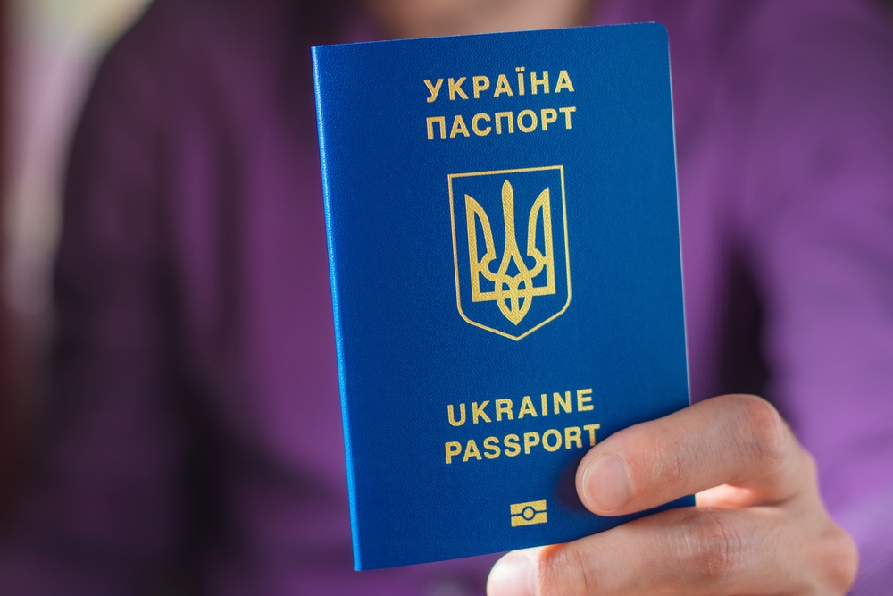 В Україні дозволили деяким студентам-чоловікам виїжджати за кордон