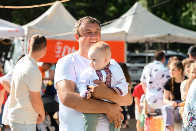 Конкурс вишиванок на фестивалі "Ярмарок"