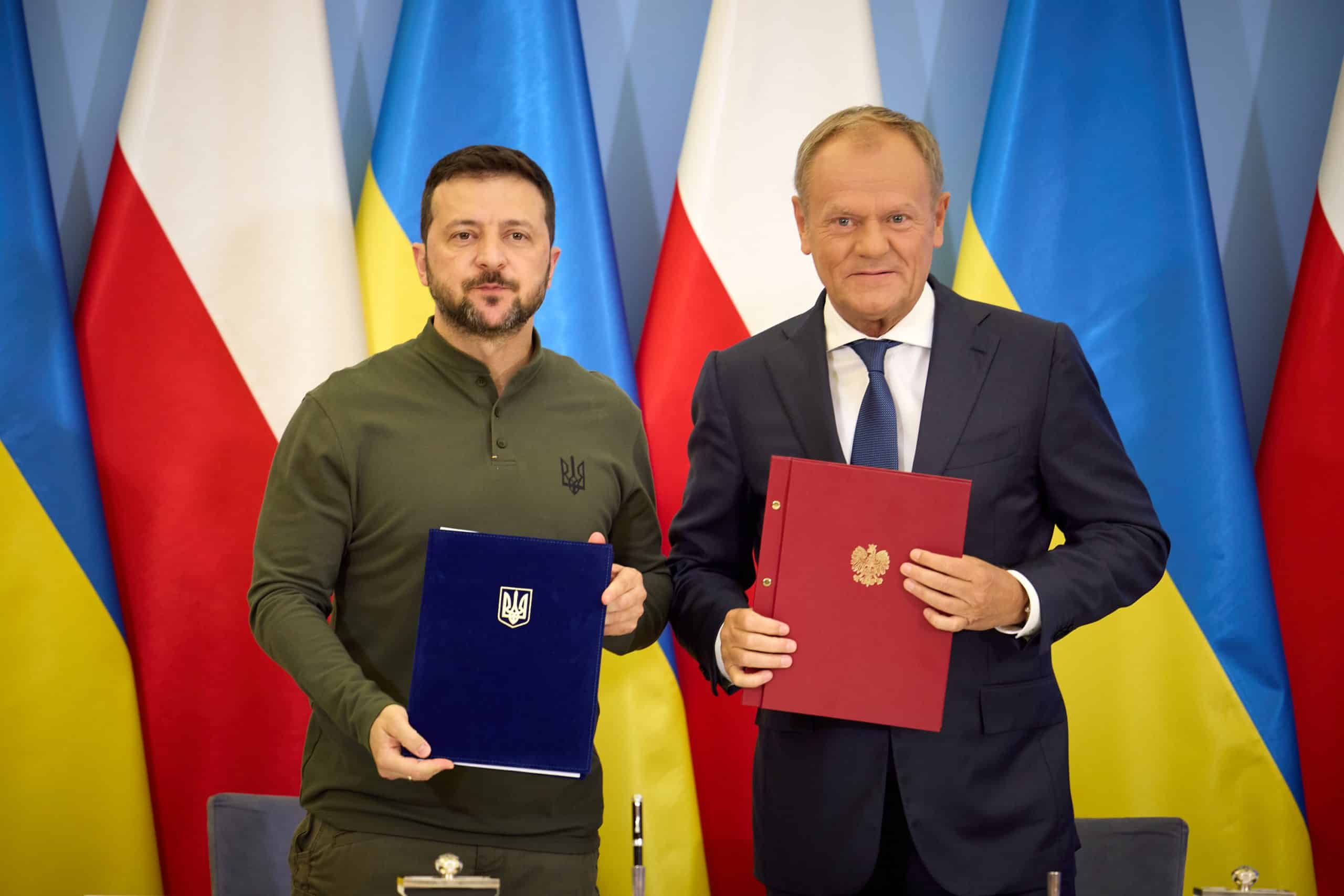 Україна та Польща уклали безпекову угоду: там є пункт про повернення громадян додому